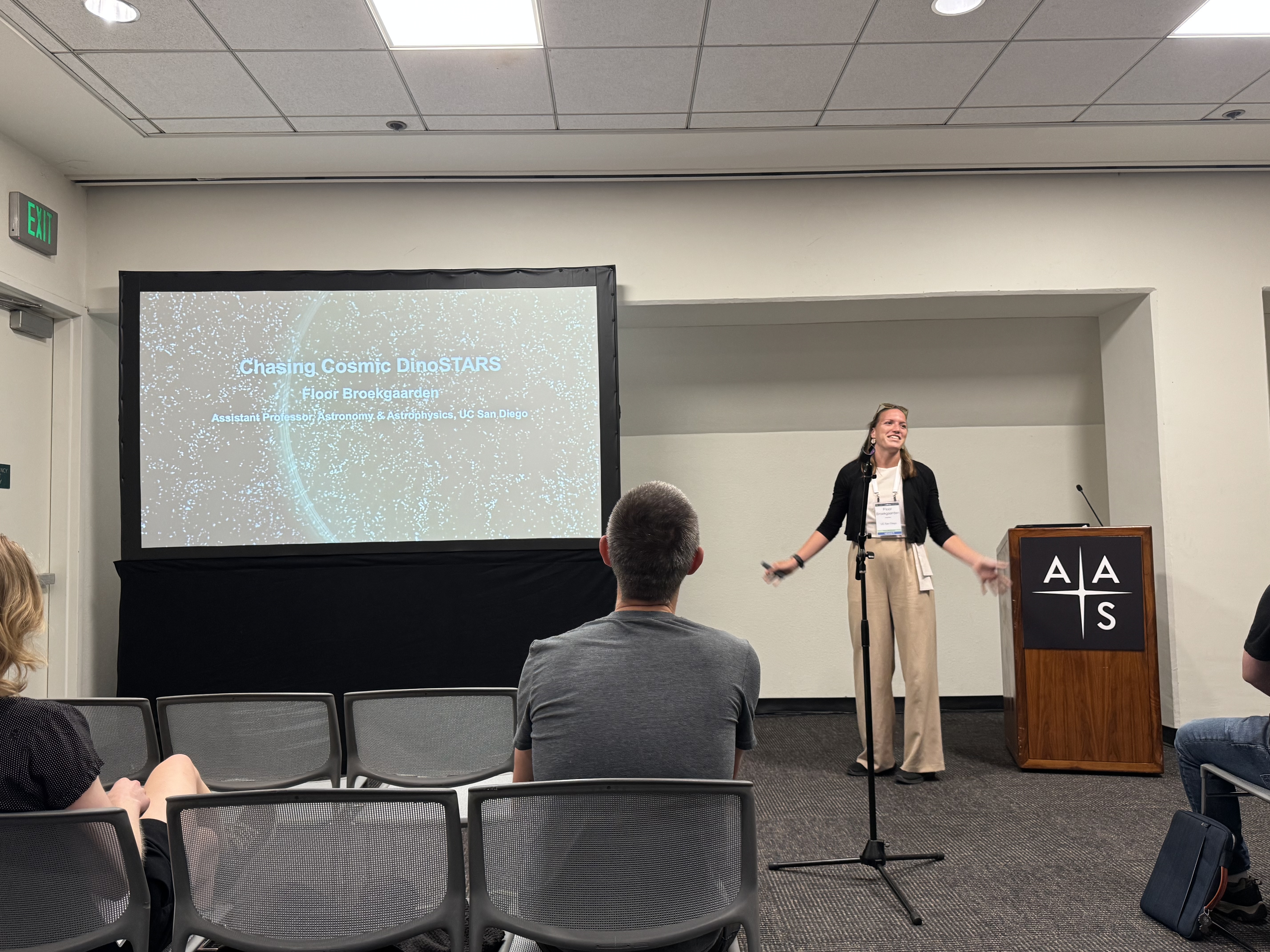 Floor Broekgaarden giving an invited talk at the AAS Summer meeting
